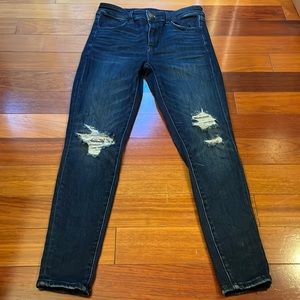 American Eagle Women’s Size 6 Short Ripped Jeans